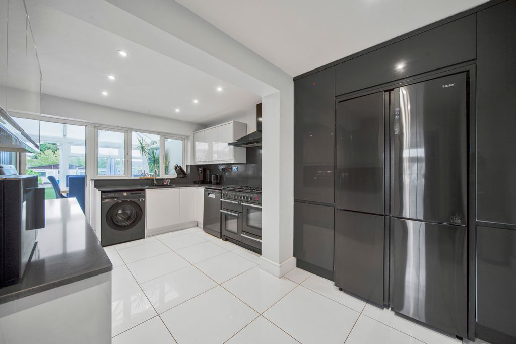 Property photo 3 of 30