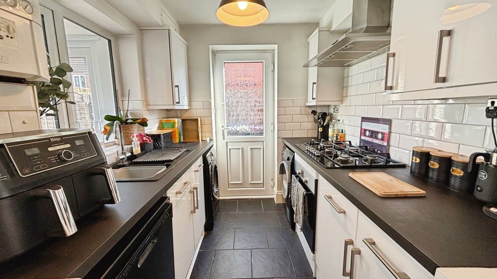 Property photo 3 of 12 Kitchen