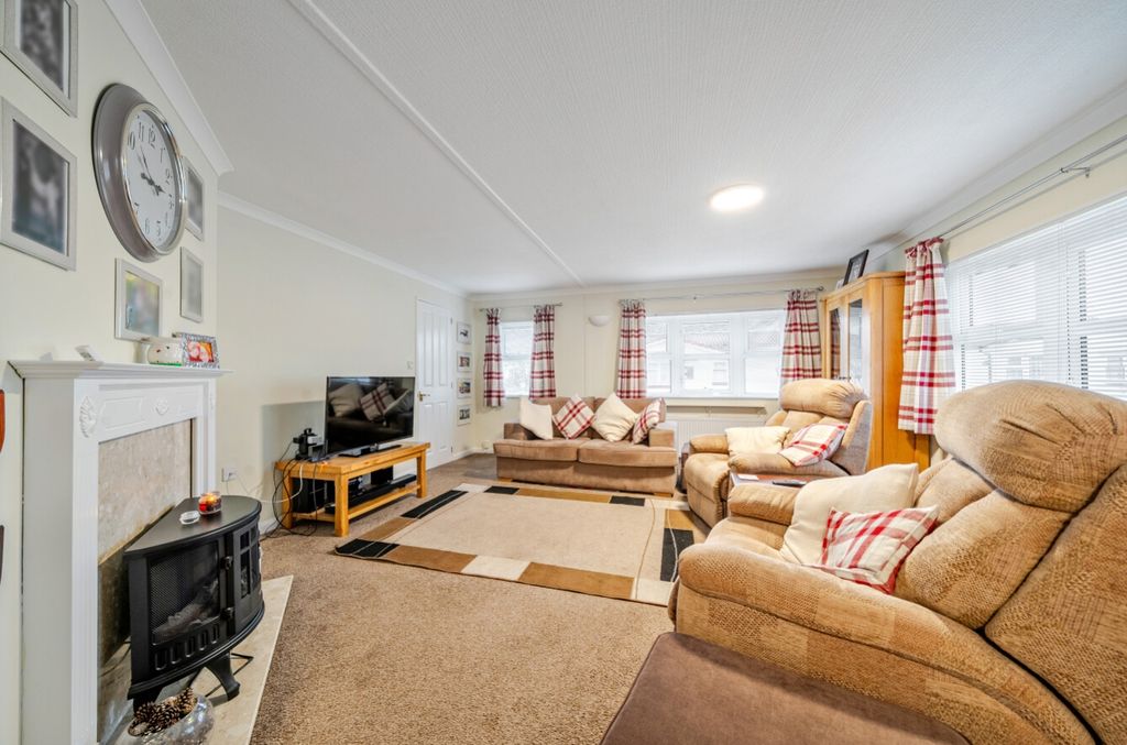 Property photo 2 of 10 1406390-8-697Bc509c101c