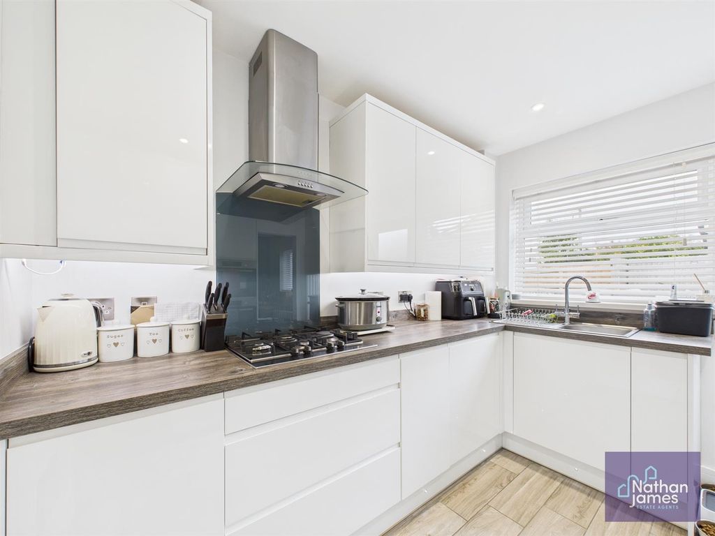 Property photo 3 of 20 Kitchen