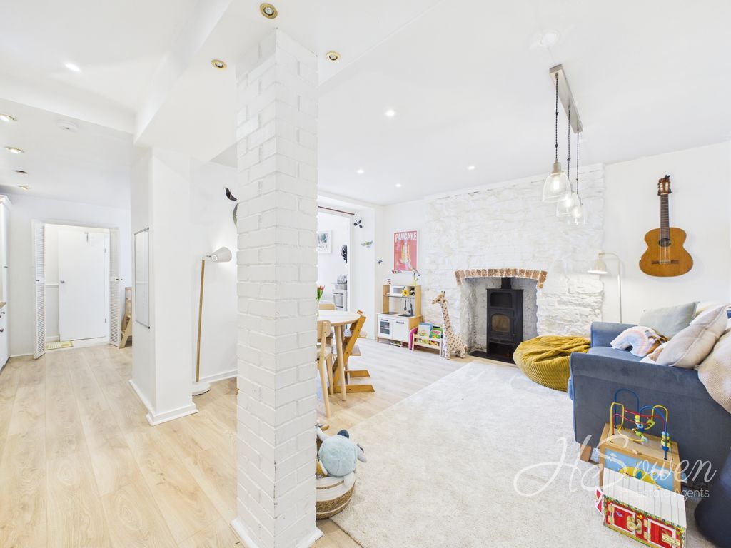 Property photo 3 of 22 Photo 11