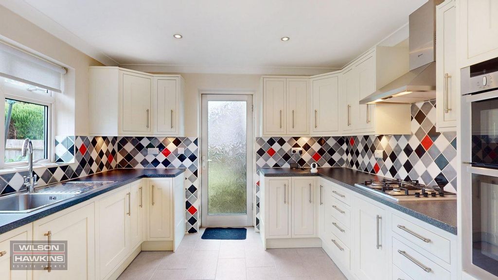 Property photo 3 of 13 12 Eastfields - Fgauc3Diodatdnyn7Jw1.Jpg