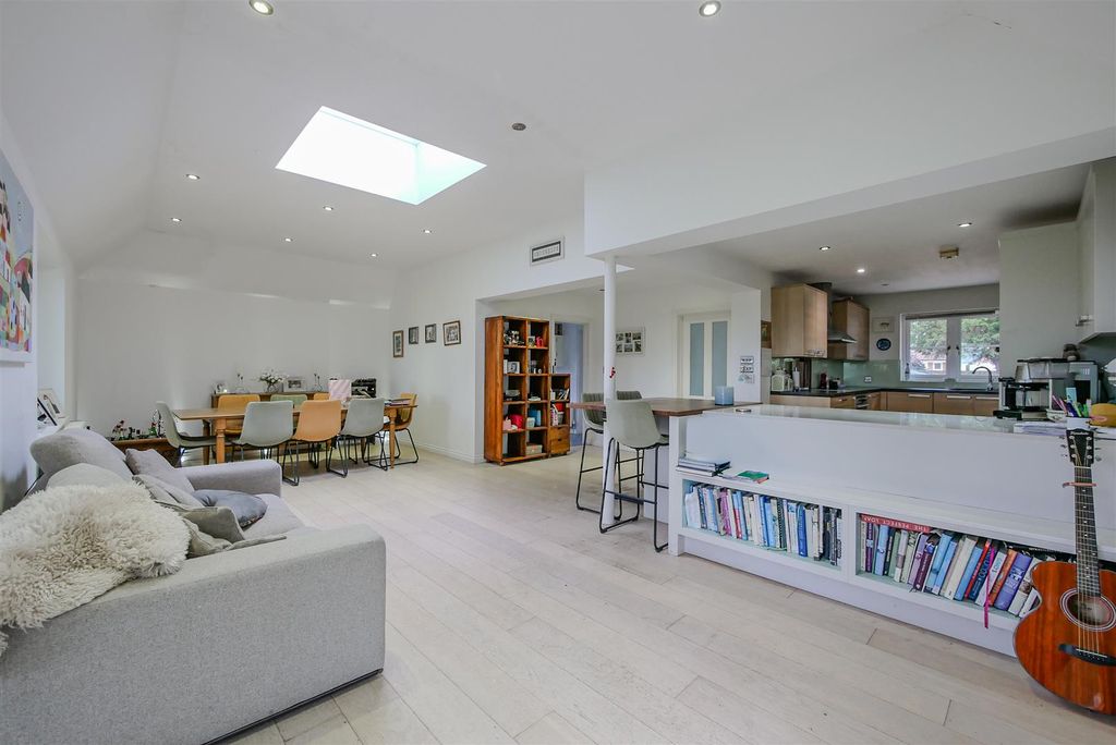 Property photo 2 of 24 Kitchen/Dining Room