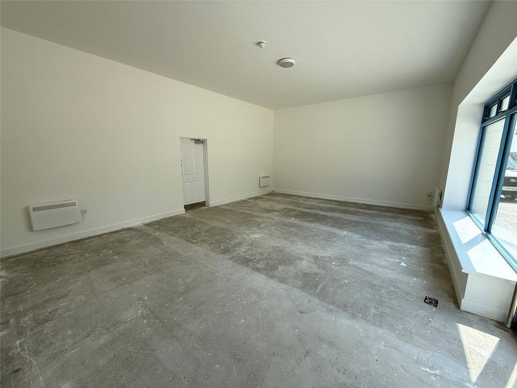 Property photo 3 of 9 Picture No. 12