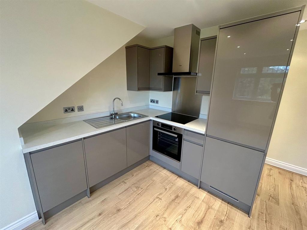 Property photo 2 of 10 Kitchen.Jpg