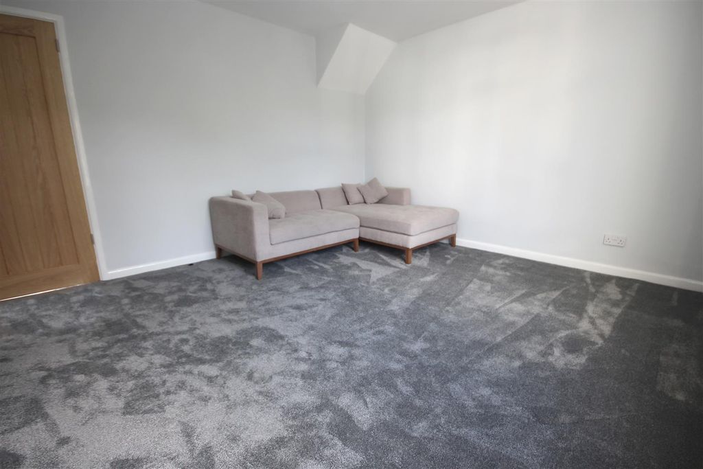Property photo 2 of 13 Lounge