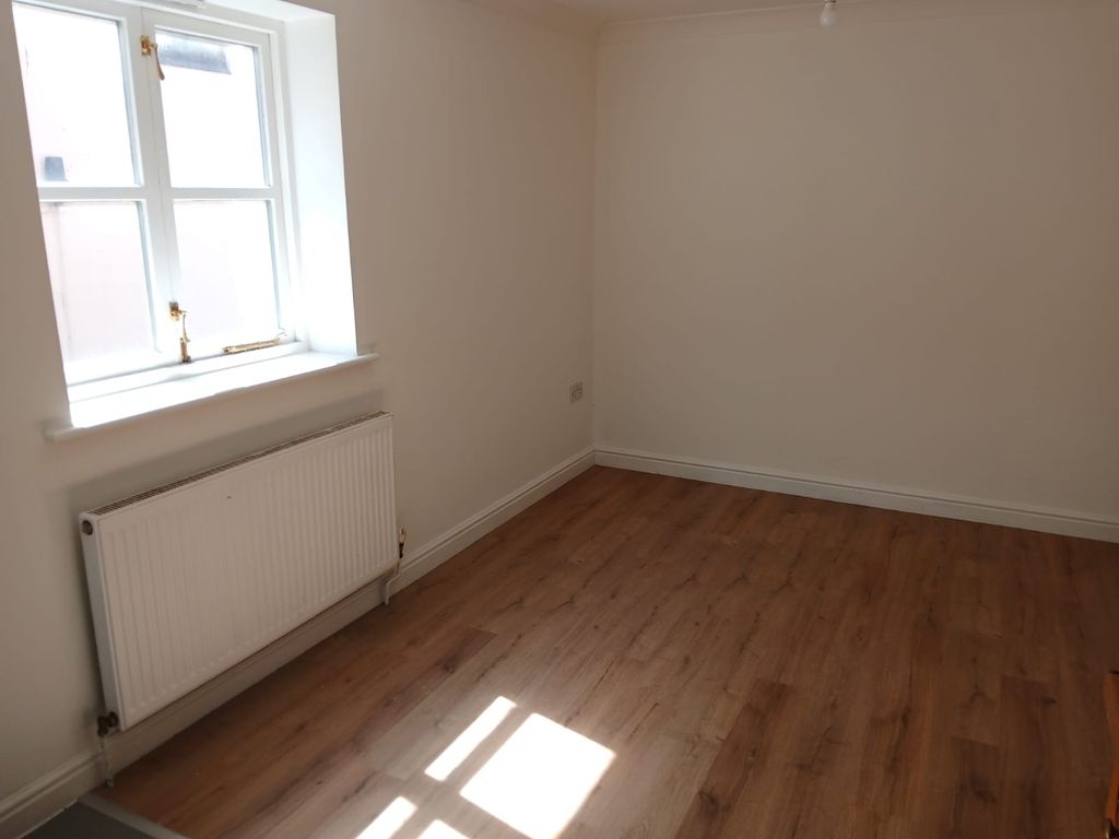Property photo 2 of 6 Living Room