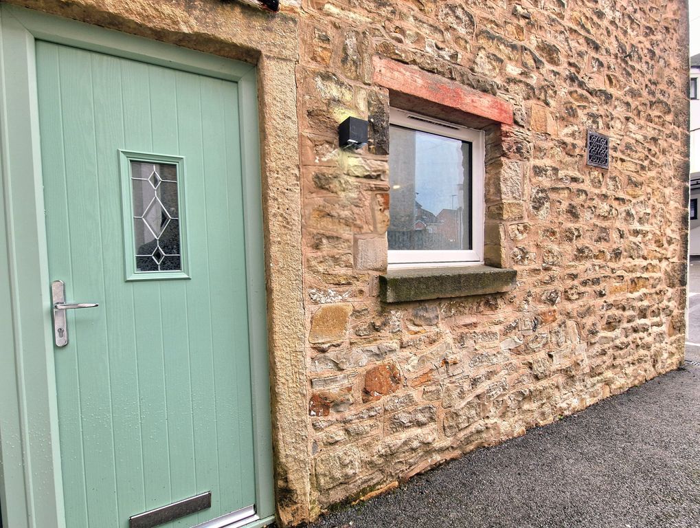 Property photo 1 of 8