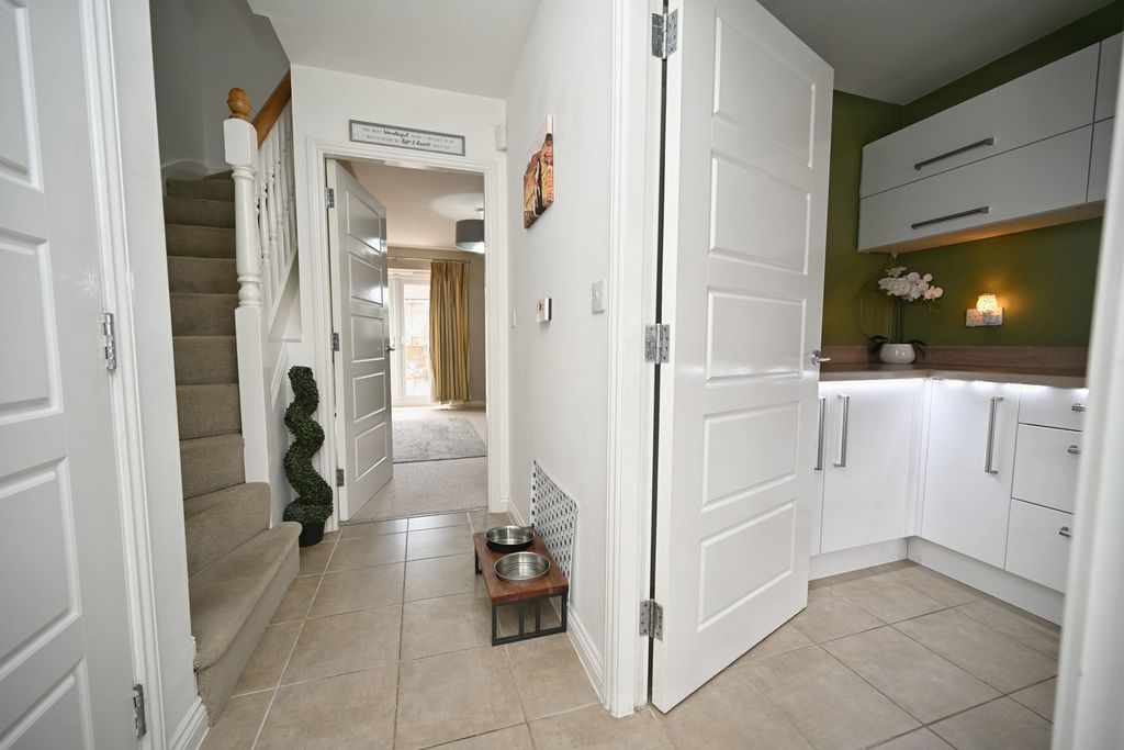 Property photo 2 of 22