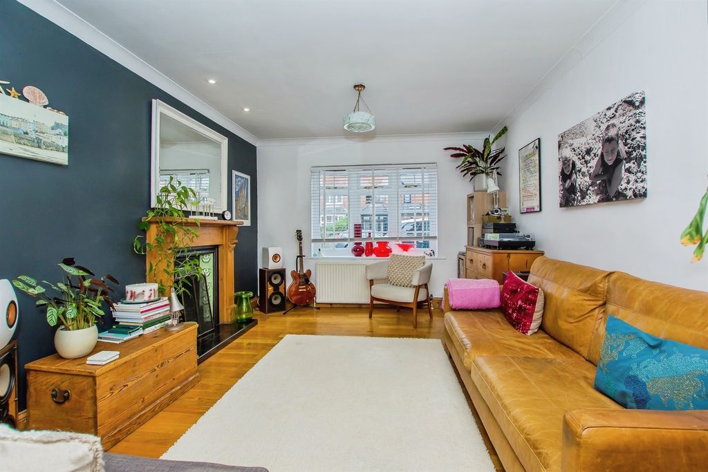 Property photo 3 of 23