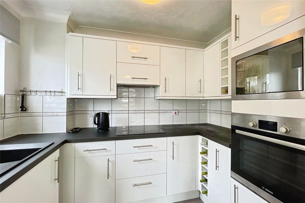 Property photo 3 of 11 Kitchen