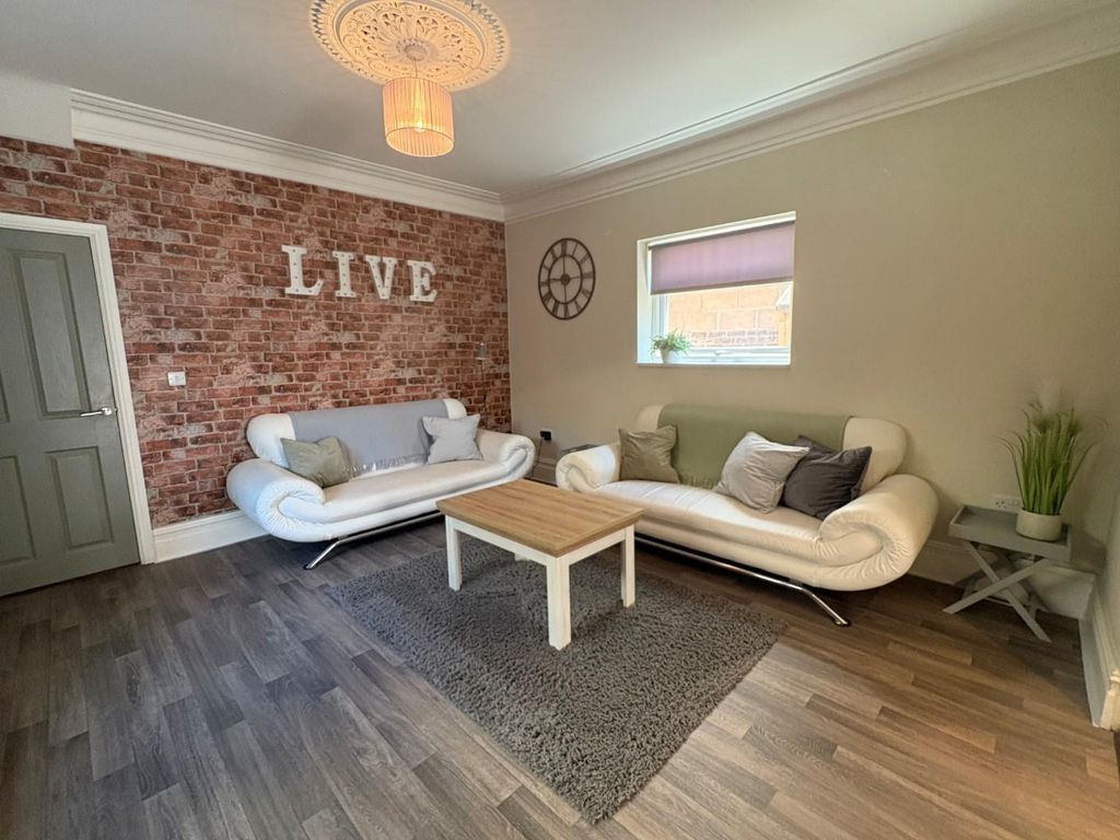 Property photo 2 of 9 11.Jpg