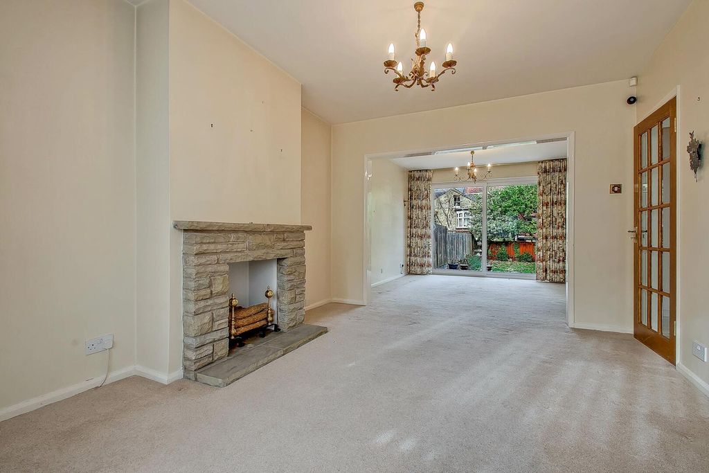 Property photo 3 of 18 Living Room
