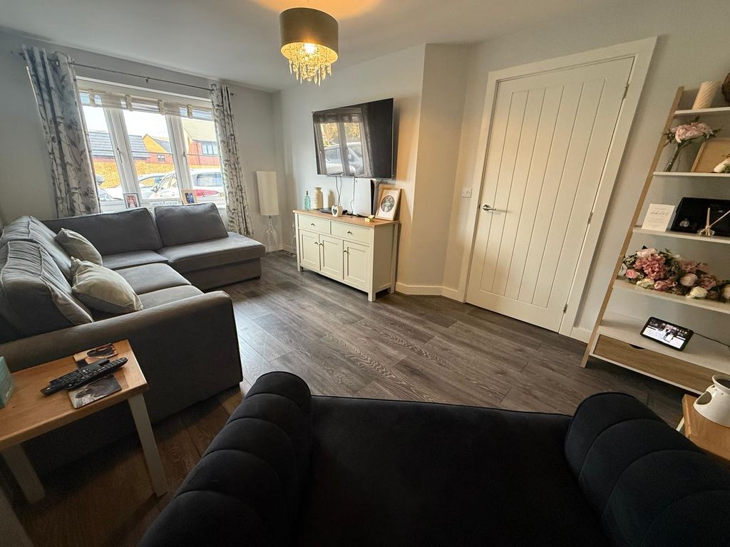 Property photo 2 of 17 Lounge 1