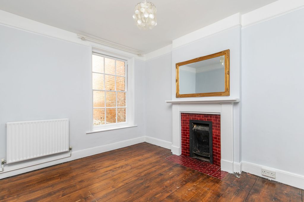 Property photo 2 of 8