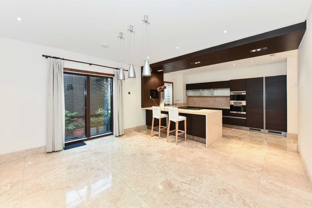 Property photo 3 of 18 Photo