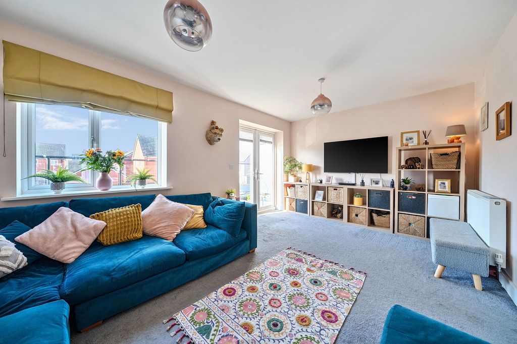 Property photo 2 of 17