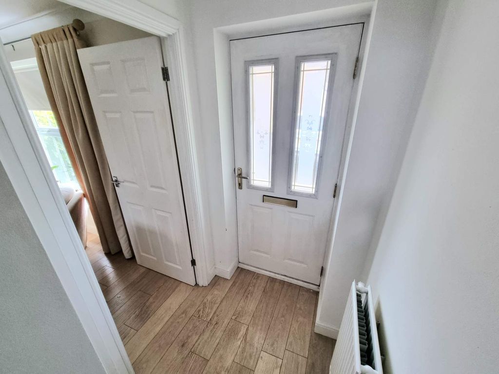 Property photo 2 of 26 Entrance Hallway