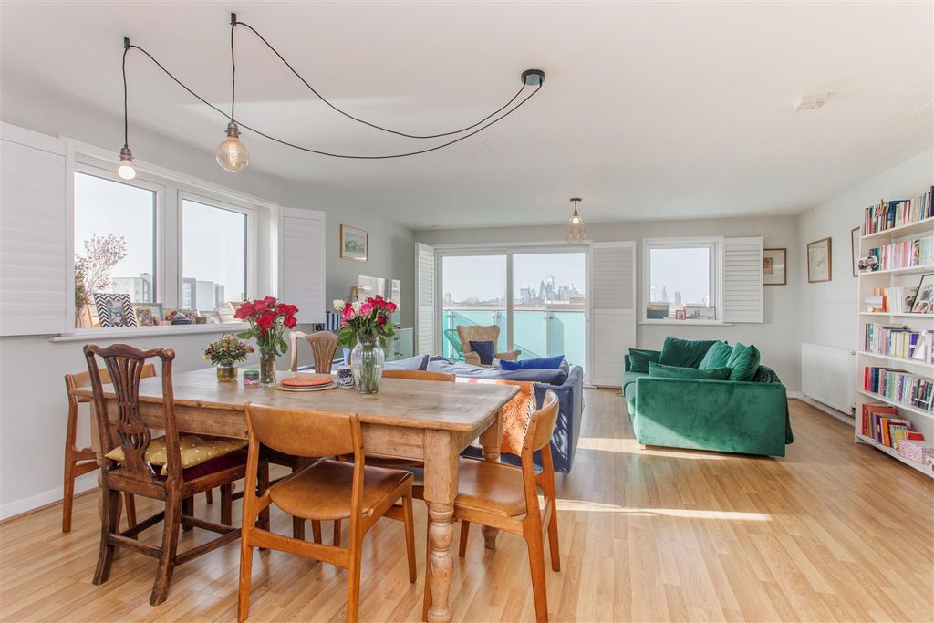 Property photo 1 of 16 Reception & Dining Area