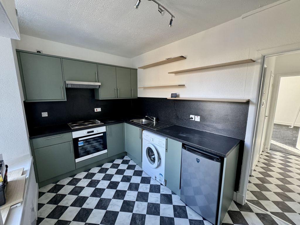 Property photo 3 of 12 Kitchen