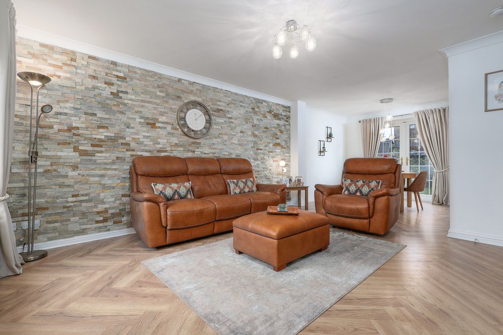 Property photo 2 of 33