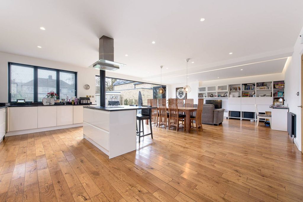 Property photo 3 of 16