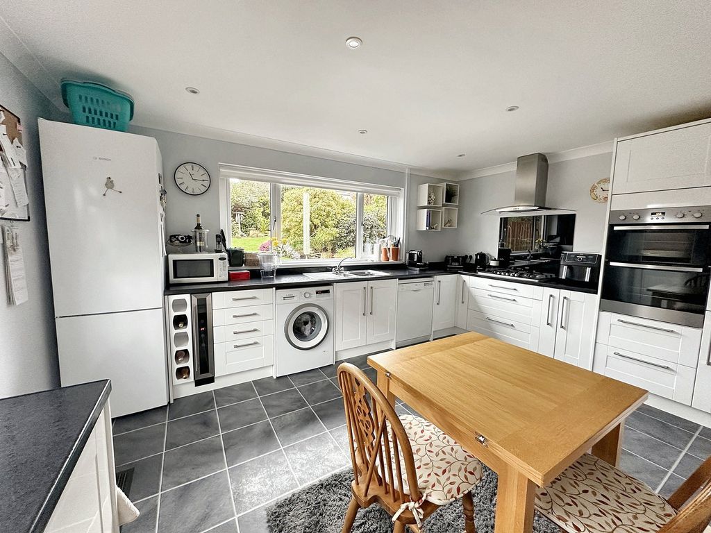 Property photo 3 of 27