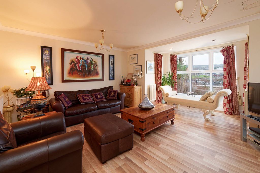 Property photo 2 of 28