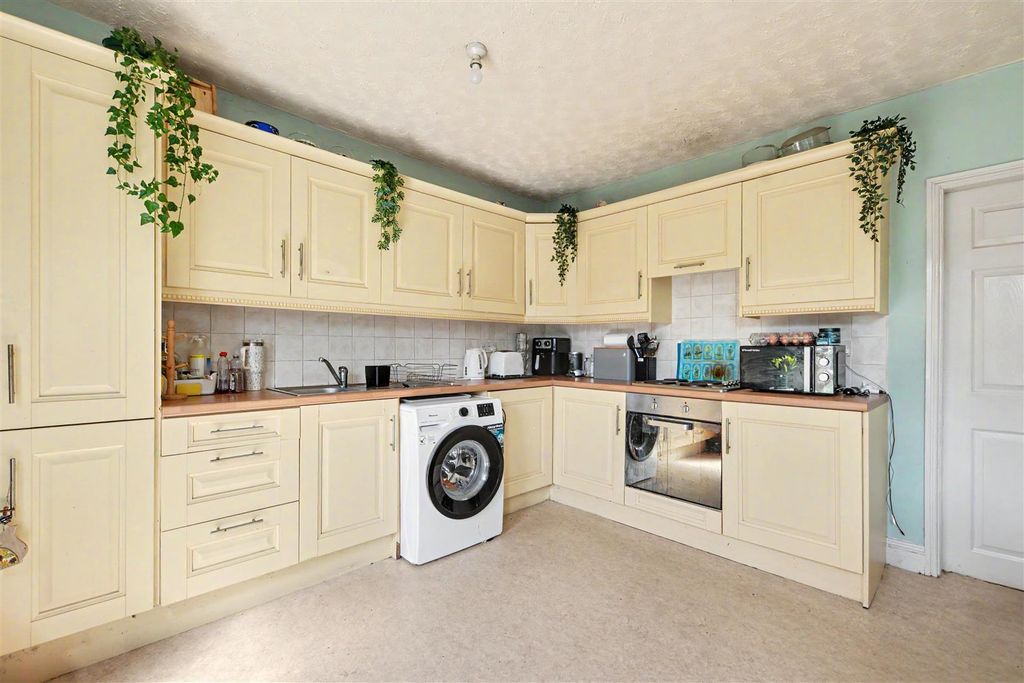 Property photo 3 of 16 Kitchen_3.Jpeg