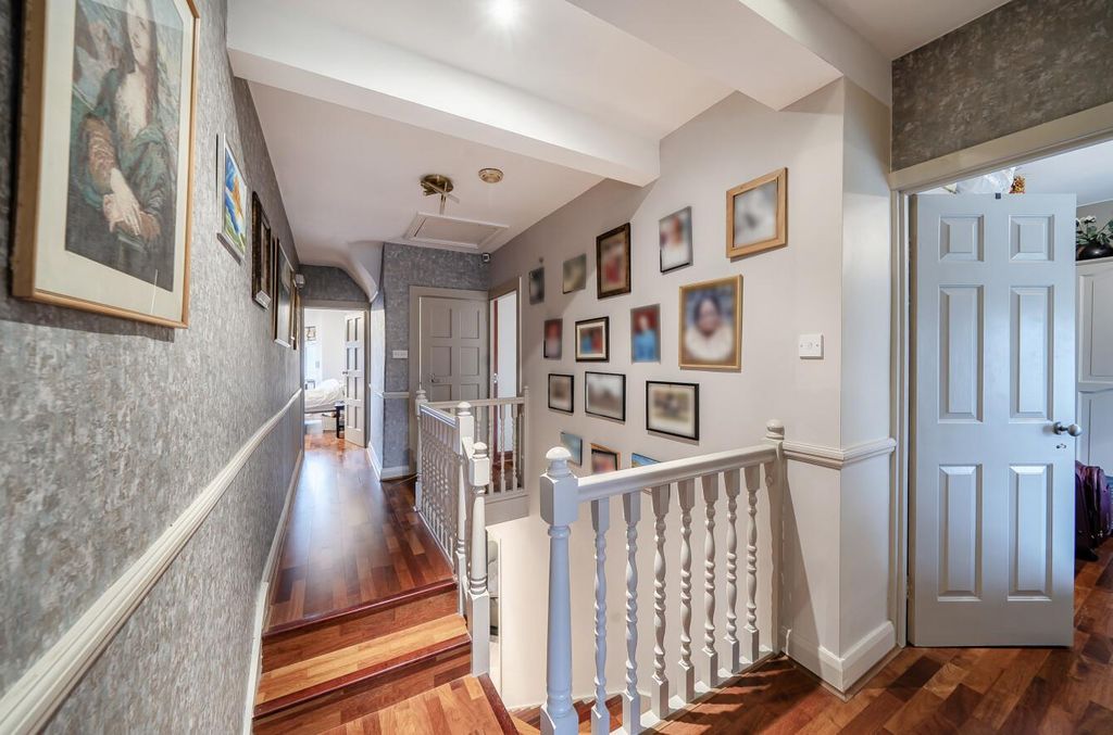 Additional image 10 of 5 bed property for saleCavendish Drive, Edgware HA8