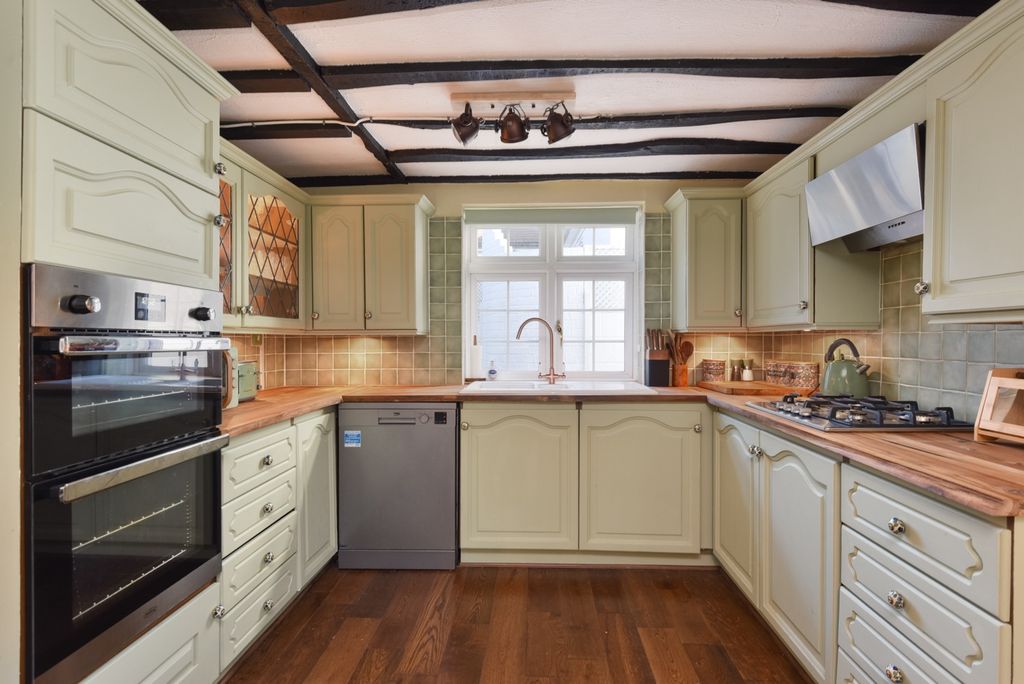 Property photo 2 of 22 3859885