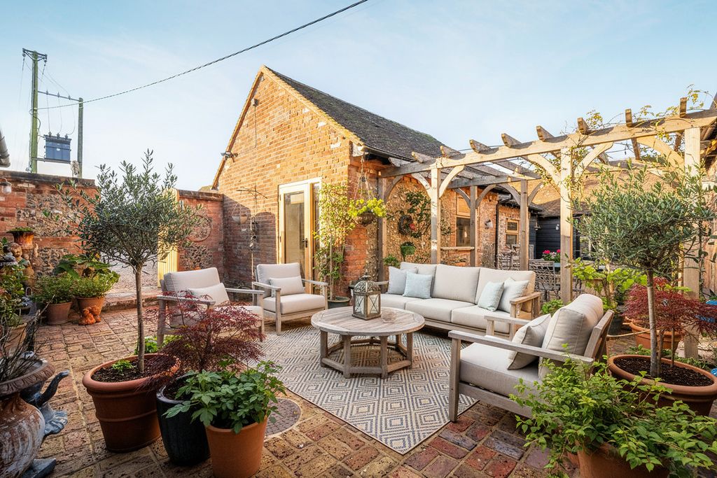 Property photo 3 of 25