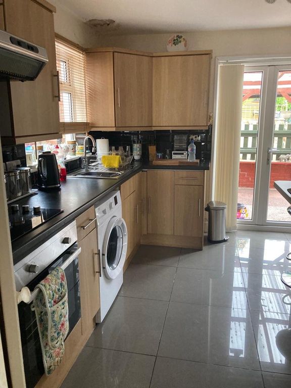 Property photo 3 of 4 Kitchen