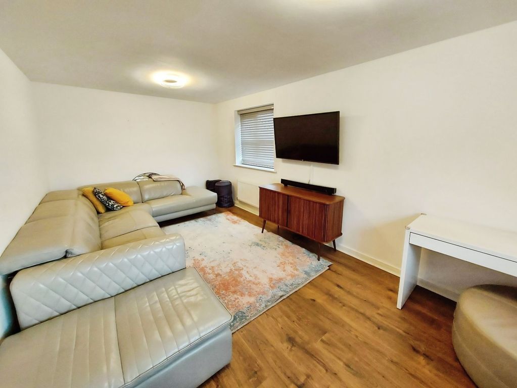 Property photo 2 of 16 Picture No. 28