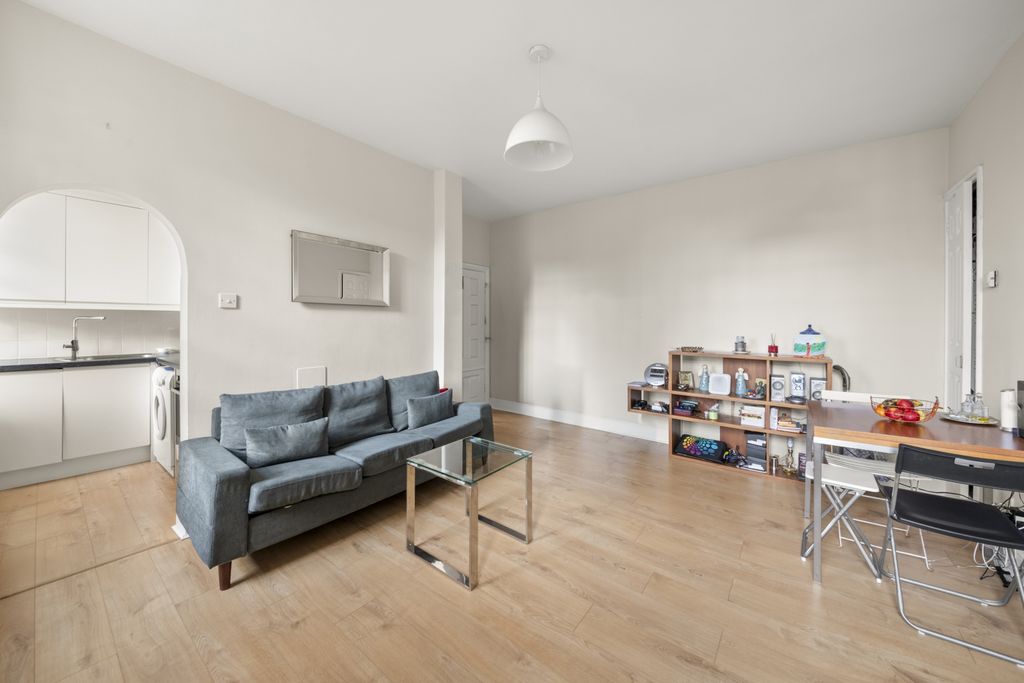 Property photo 3 of 11 Photo 5