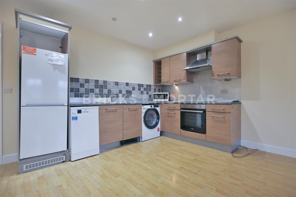 Property photo 2 of 15 Sjt8Hrintpfz4Fbu.Jpg