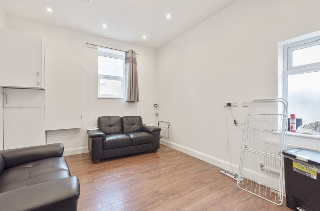 Property photo 1 of 8 607351 (1)