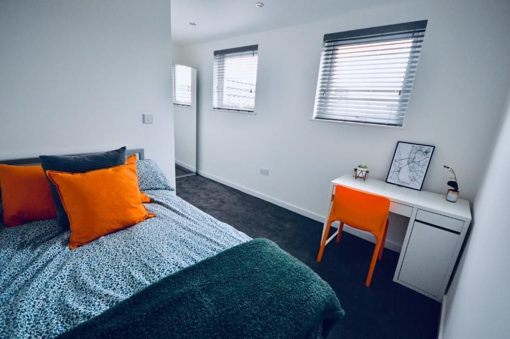 Property photo 2 of 12 A Well-Maintained Bedroom Featuring A Comfortable ...