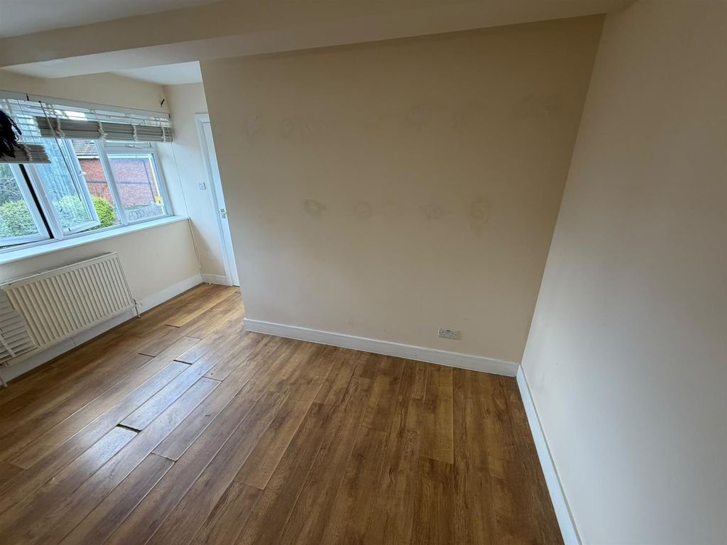 Property photo 2 of 5 Bedroom