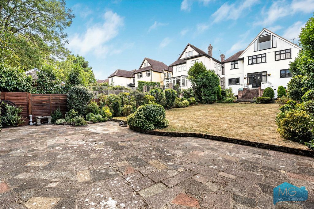 Property photo 2 of 38 Picture No. 15