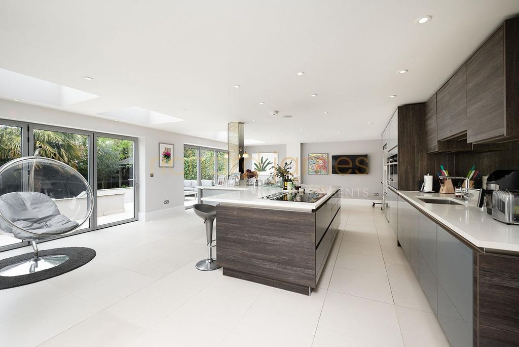 Property photo 2 of 24 W04.Jpg