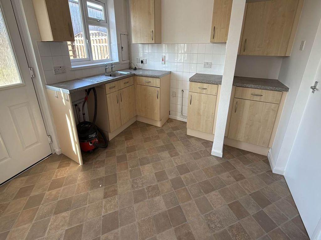 Property photo 2 of 11 Kitchen