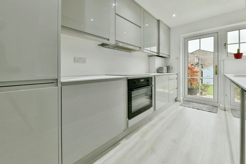 Additional image 7 of 4 bed terraced house for saleGlovers Close, Hertford SG13