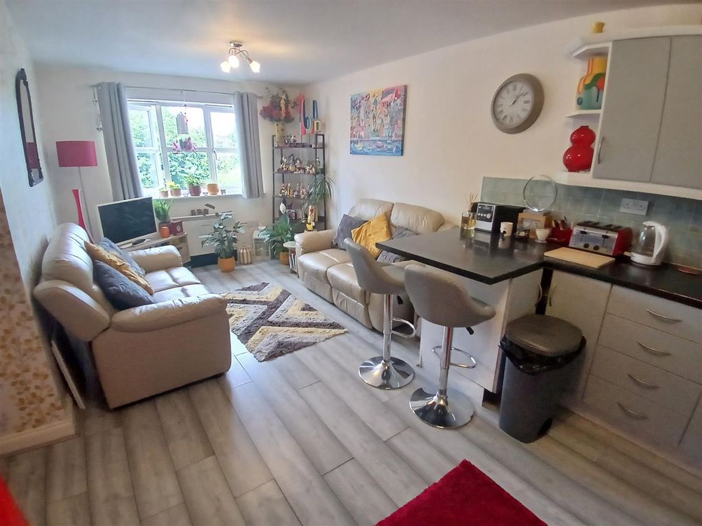 Property photo 2 of 18