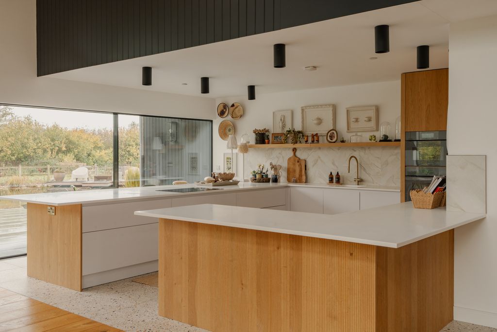 Property photo 3 of 38 316100 - _A743991-Hdr.Jpg