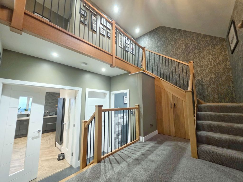 Property photo 2 of 33