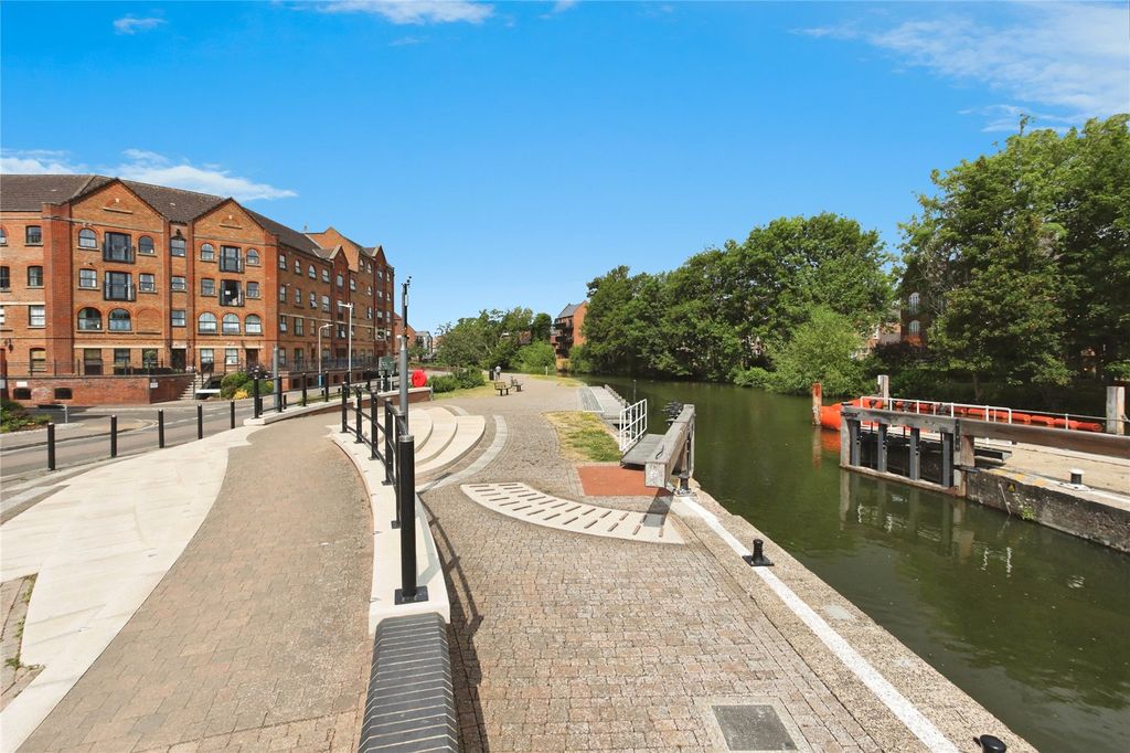 Property photo 2 of 17 Picture No. 01