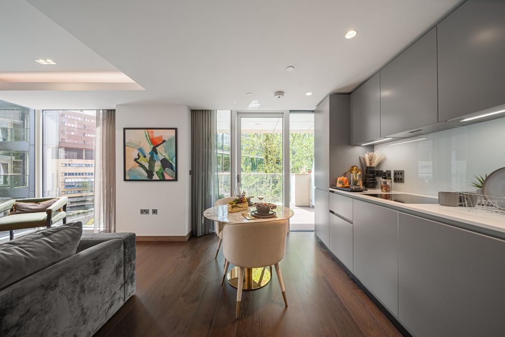 Property photo 3 of 13 Paddington Gardens D406-33.Jpg