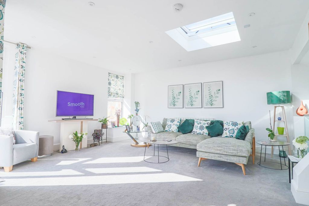 Property photo 3 of 18