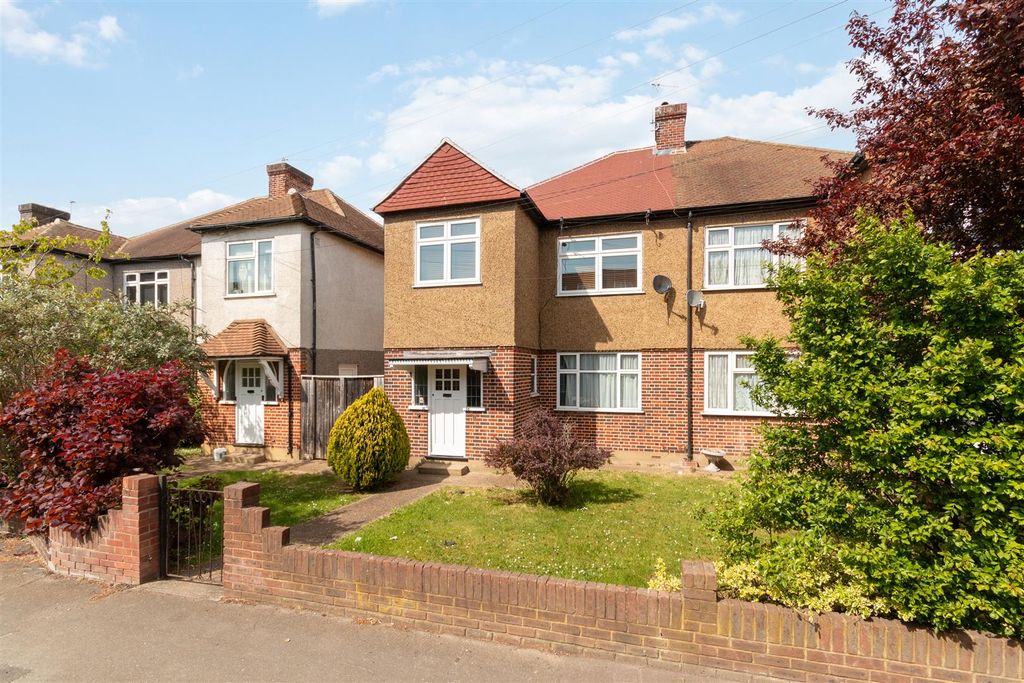 Property photo 1 of 12 Martin Way